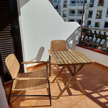 Apartment Greatly Located With Heated Pool, Cristianos Los Cristianos (Tenerife)