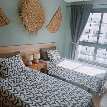 Apartment Greatly Located With Heated Pool, Cristianos