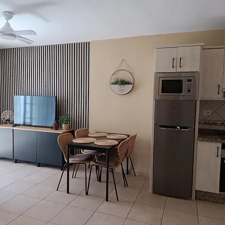 Greatly Located With Heated Pool, Cristianos Apartment Los Cristianos (Tenerife)