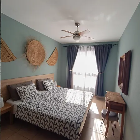Apartment Greatly Located With Heated Pool, Cristianos Los Cristianos (Tenerife)