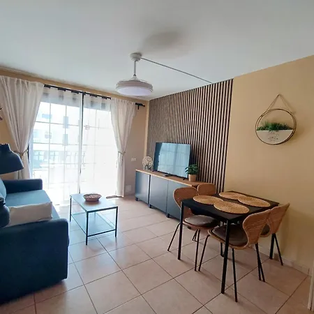 Apartment Greatly Located With Heated Pool, Cristianos Los Cristianos (Tenerife)