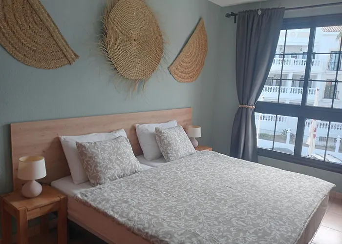 Greatly Located With Heated Pool, Cristianos Los Cristianos (Tenerife)