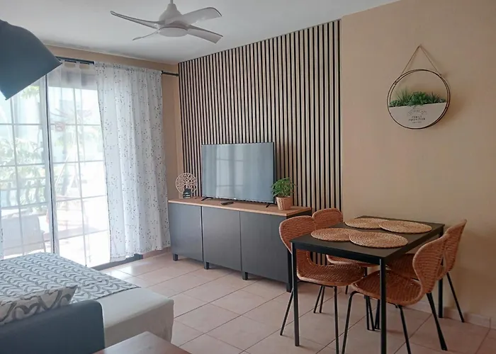 Greatly Located With Heated Pool, Cristianos