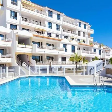 Apartament Greatly Located With Heated Pool, Cristianos