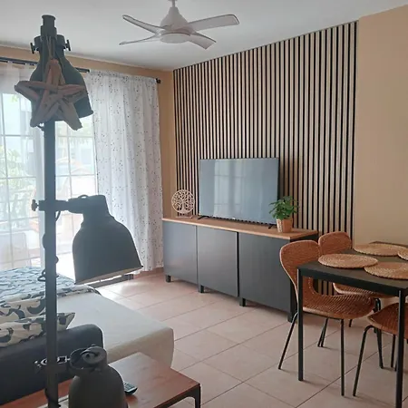 Apartament Greatly Located With Heated Pool, Cristianos