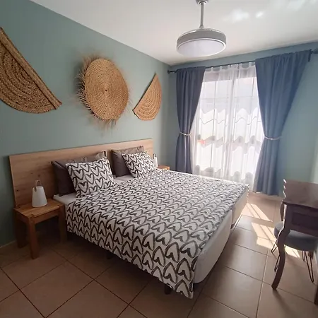 Apartament Greatly Located With Heated Pool, Cristianos *