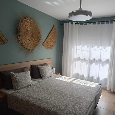 Greatly Located With Heated Pool, Cristianos