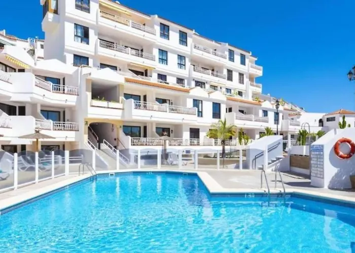 Lejlighed Greatly Located With Heated Pool, Cristianos