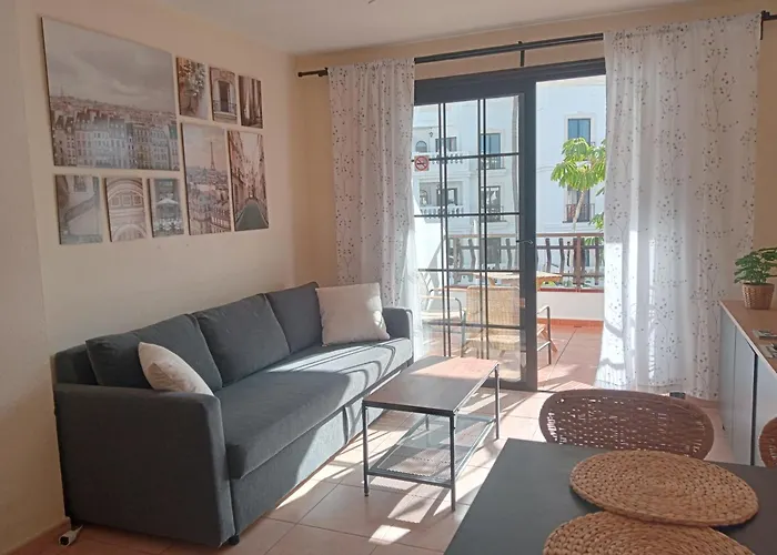 Greatly Located With Heated Pool, Cristianos Los Cristianos (Tenerife)