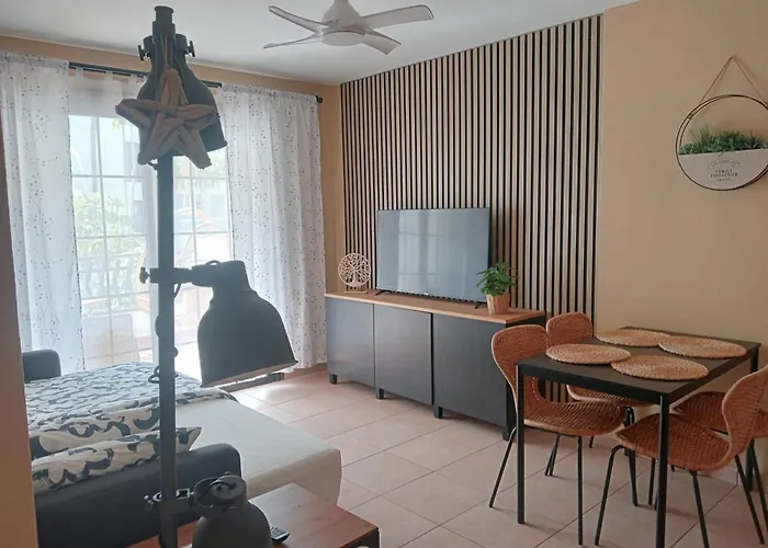 Lejlighed Greatly Located With Heated Pool, Cristianos