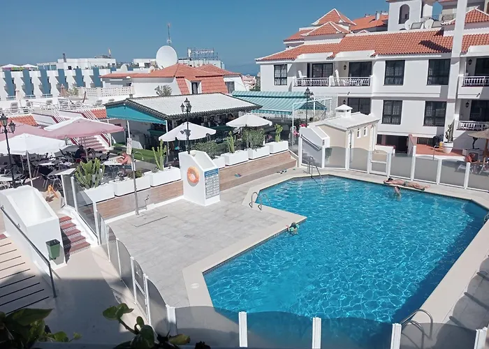 Lejlighed Greatly Located With Heated Pool, Cristianos *