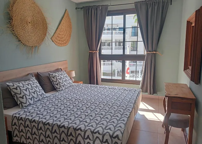 Greatly Located With Heated Pool, Cristianos Los Cristianos (Tenerife)