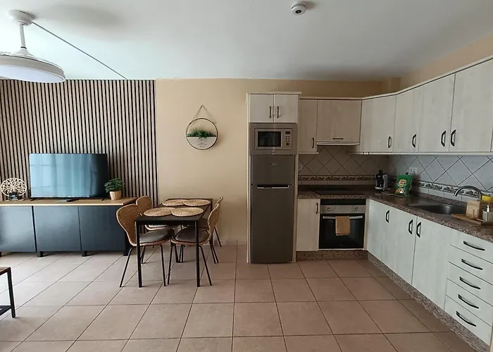 Greatly Located With Heated Pool, Cristianos アパート