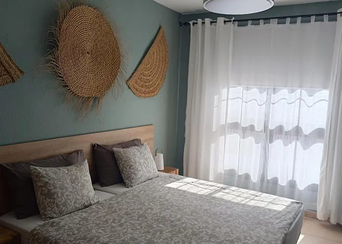 Greatly Located With Heated Pool, Cristianos